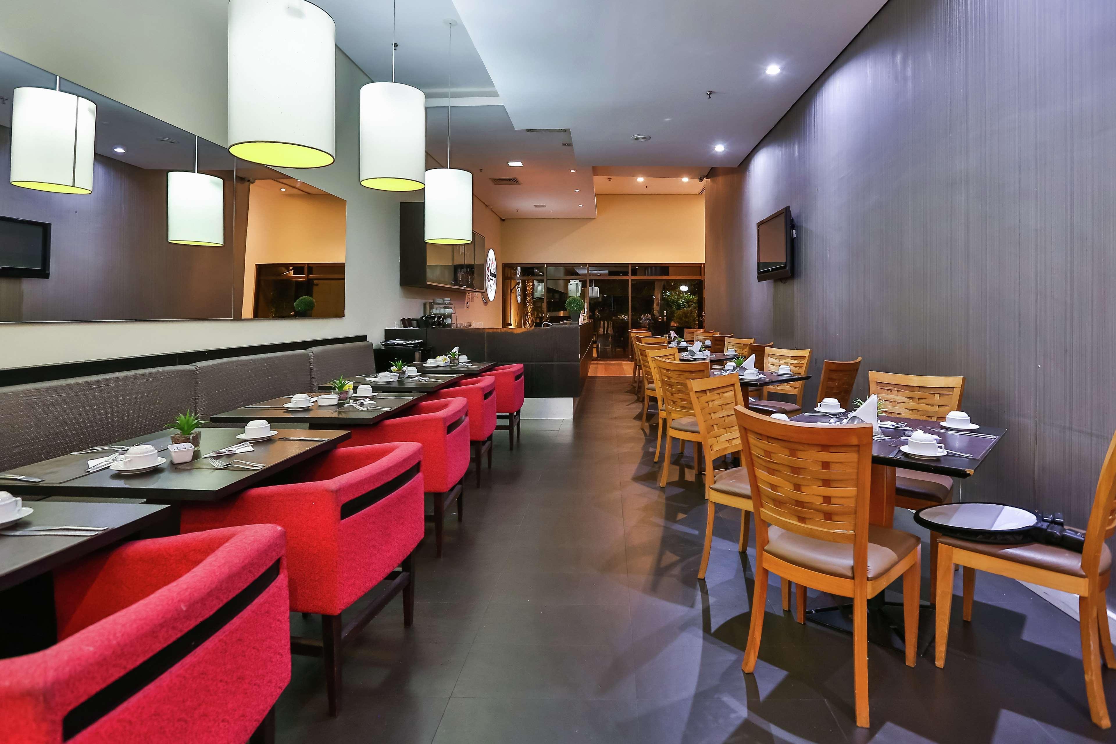 Hotel Double Tree By Hilton Sao Paulo Itaim Extérieur photo Interior of a restaurant