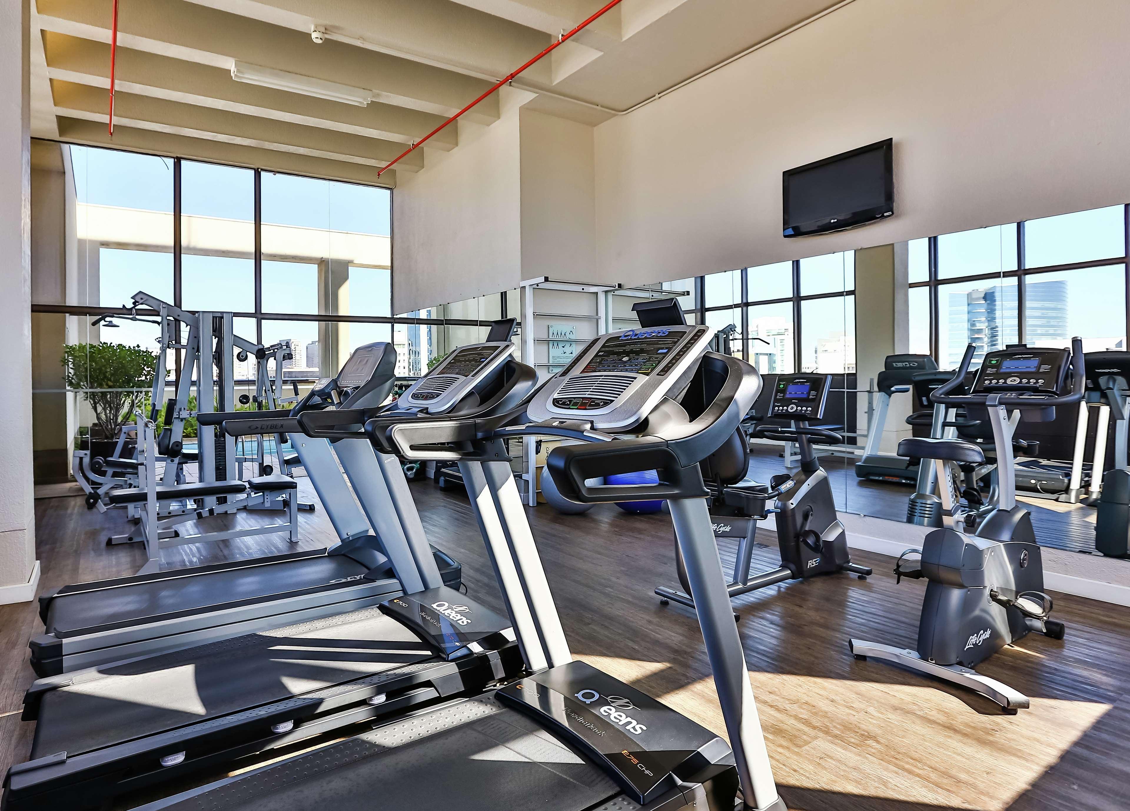 Hotel Double Tree By Hilton Sao Paulo Itaim Extérieur photo The gym at the hotel